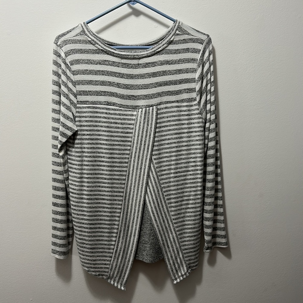 Flowy Striped Top - Picture 2 of 5